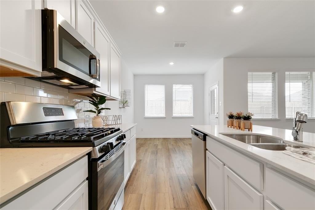 3025 Riddler Way - Photo 7 of 30