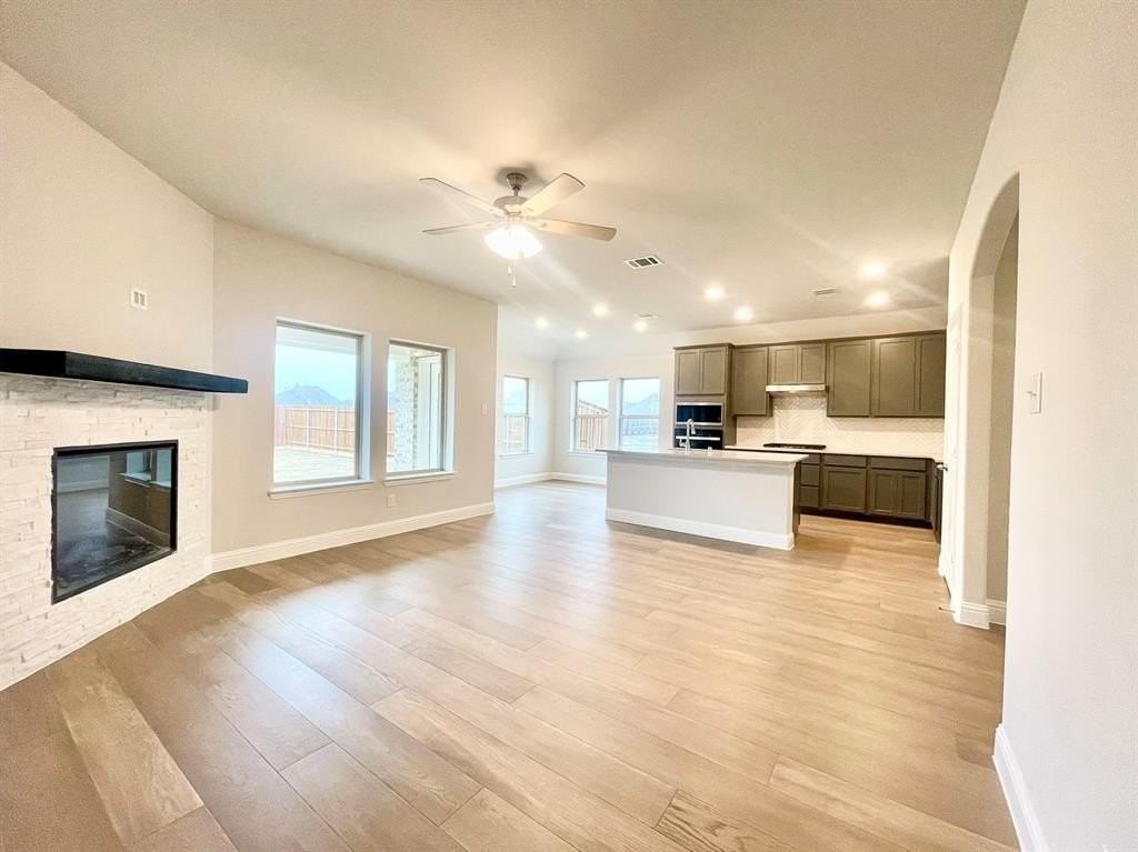 13705 Riola Dr - Photo 5 of 40