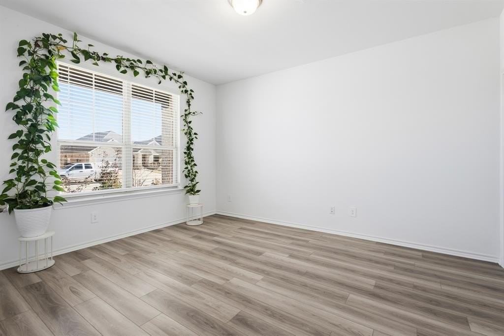 2333 Bellatrix Dr - Photo 3 of 20