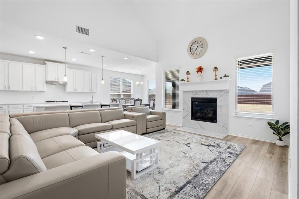 2333 Bellatrix Dr - Photo 6 of 20