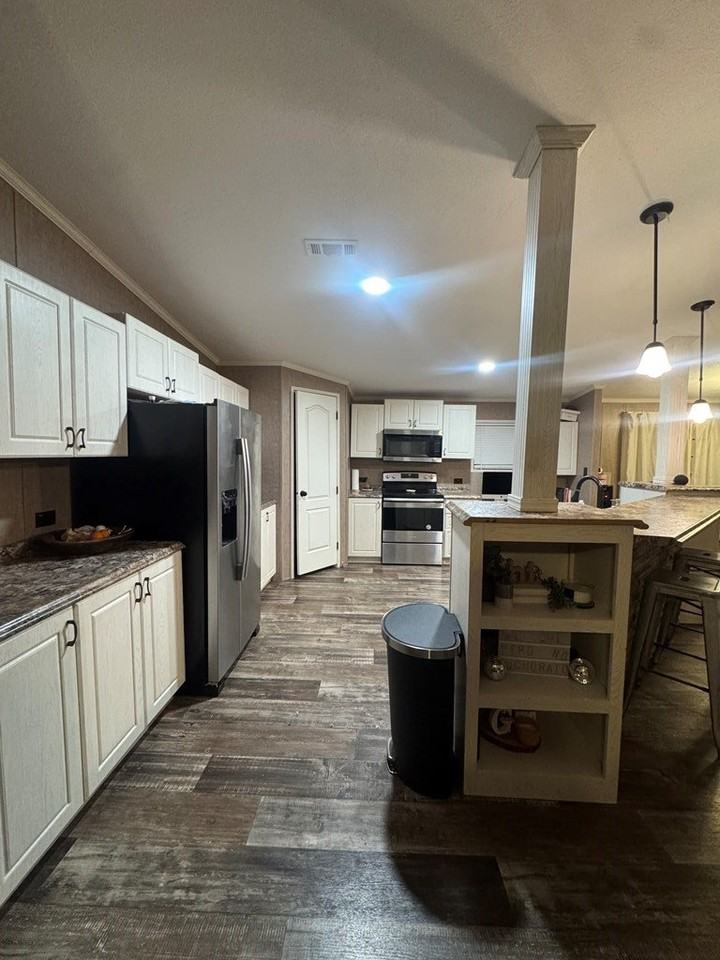 4009 Brook Ave - Photo 4 of 14