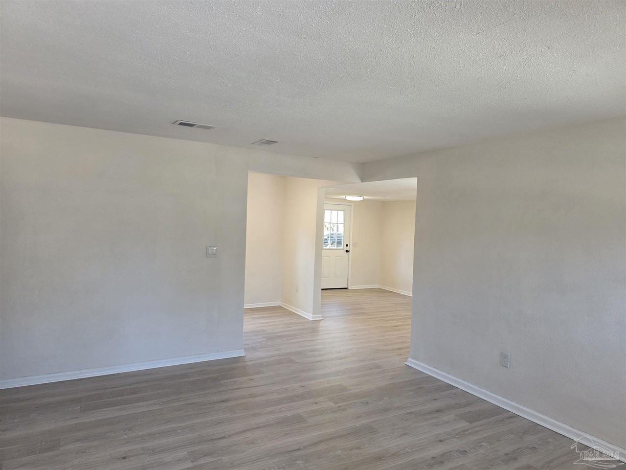 207 Hart Dr - Photo 6 of 45