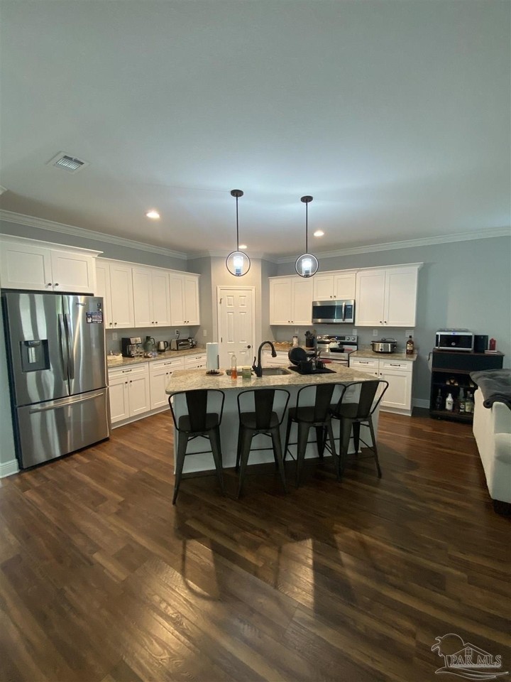 607 W Belmont St - Photo 5 of 14