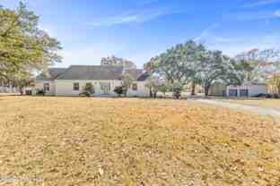 1401 E Bayou Pkwy - Photo 1 of 1