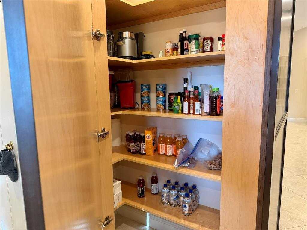 2662 Nw 42nd St - Photo 6 of 32