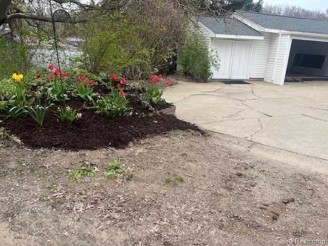 472 Shorewood Ct - Photo 2 of 50