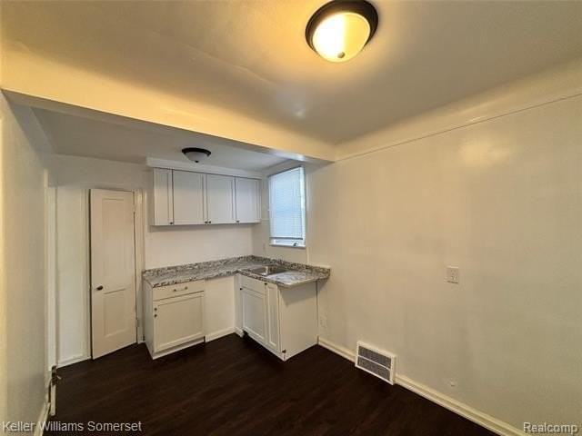 20059 Bloom St - Photo 4 of 10