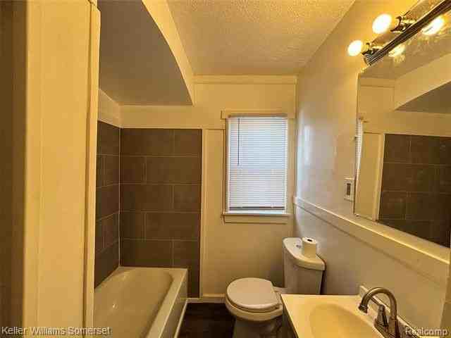 20059 Bloom St - Photo 6 of 10