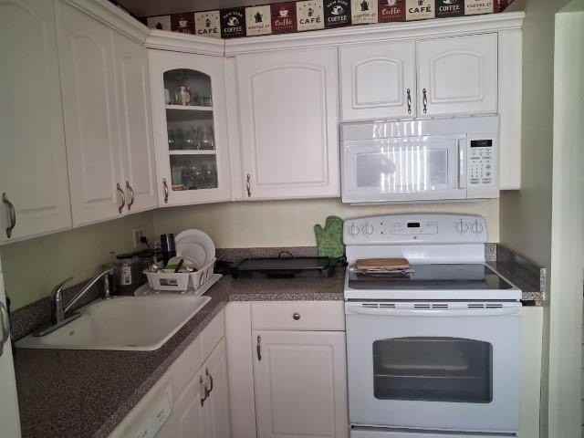 32 Colonial Club Dr #201 - Photo 7 of 15