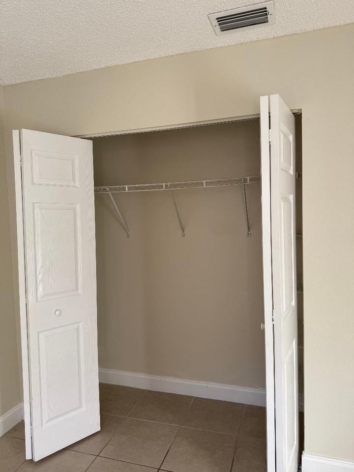 6043 10th Ave N #231 - Photo 6 of 10