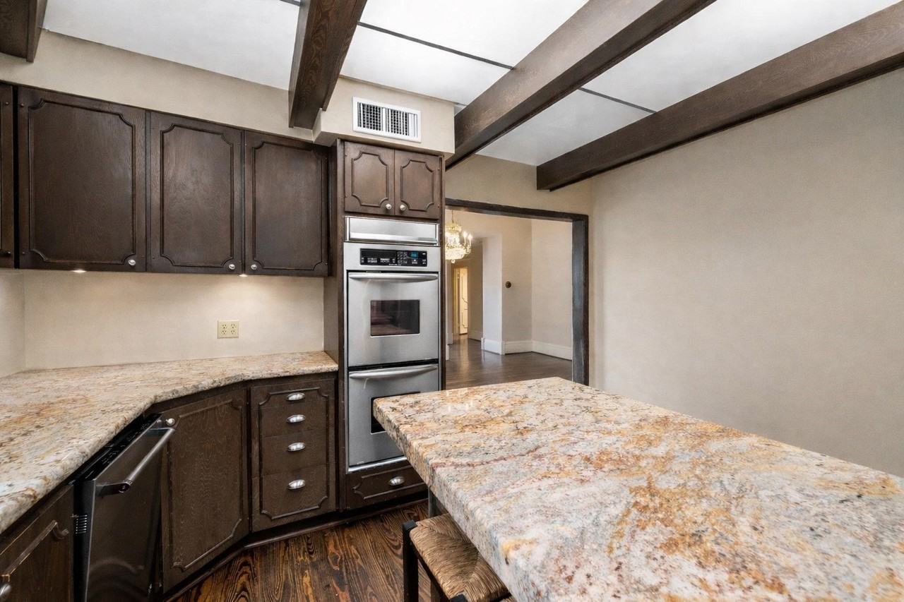 1651 Cortlandt St - Photo 7 of 16