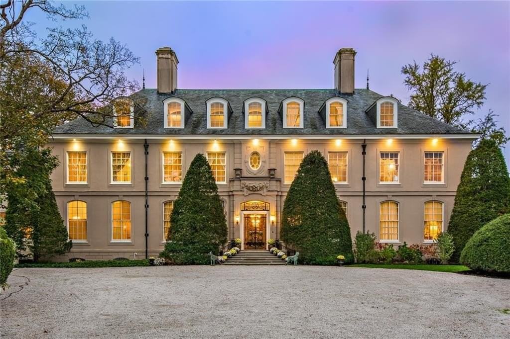 115 Narragansett Ave