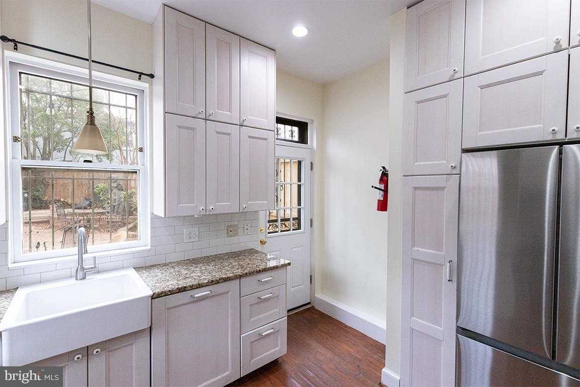 315 12th St Se - Photo 6 of 24