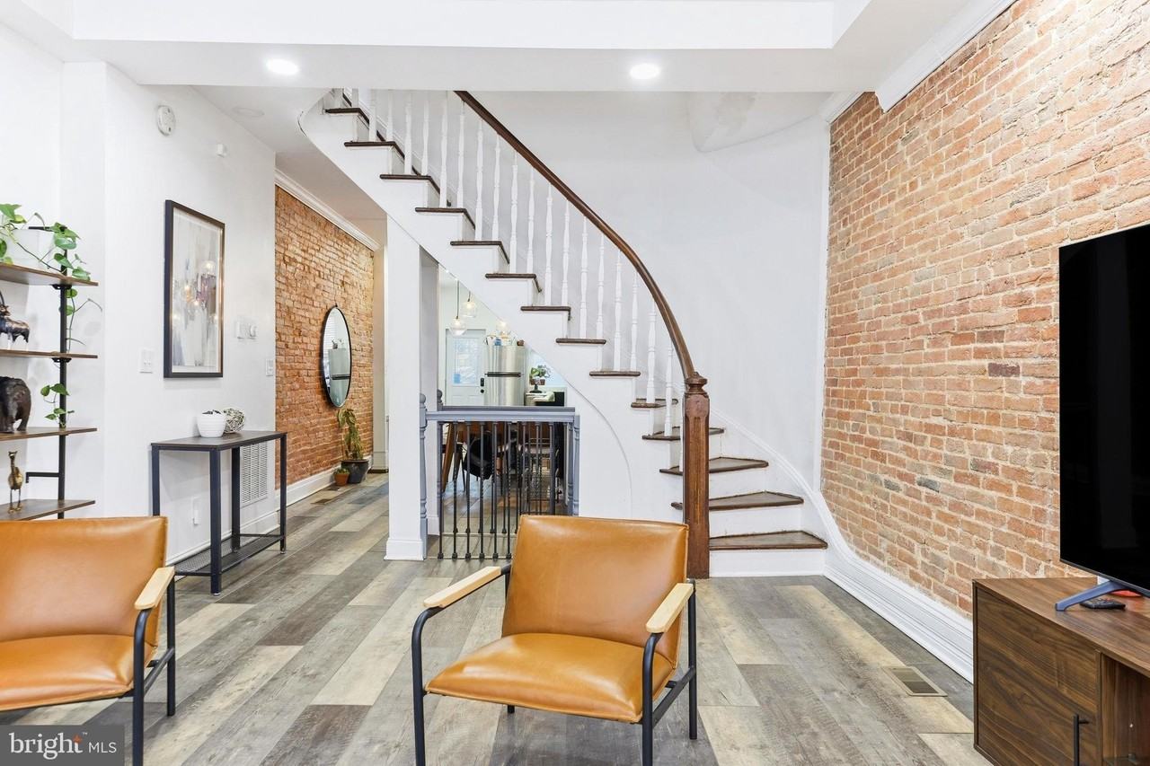 737 Dolphin St - Photo 3 of 50