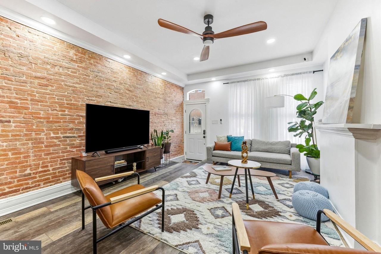 737 Dolphin St - Photo 6 of 50