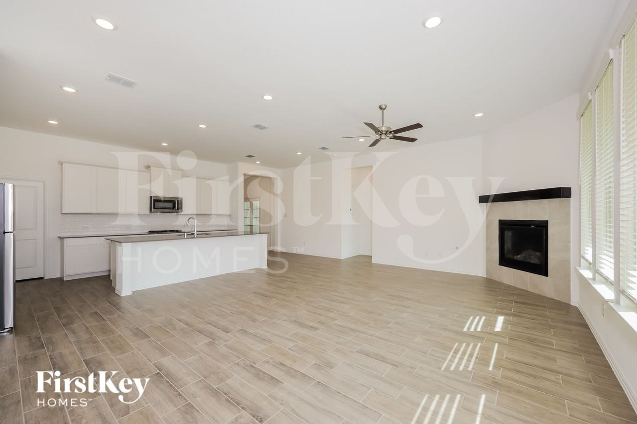 2529 Olvera Ct - Photo 2 of 16