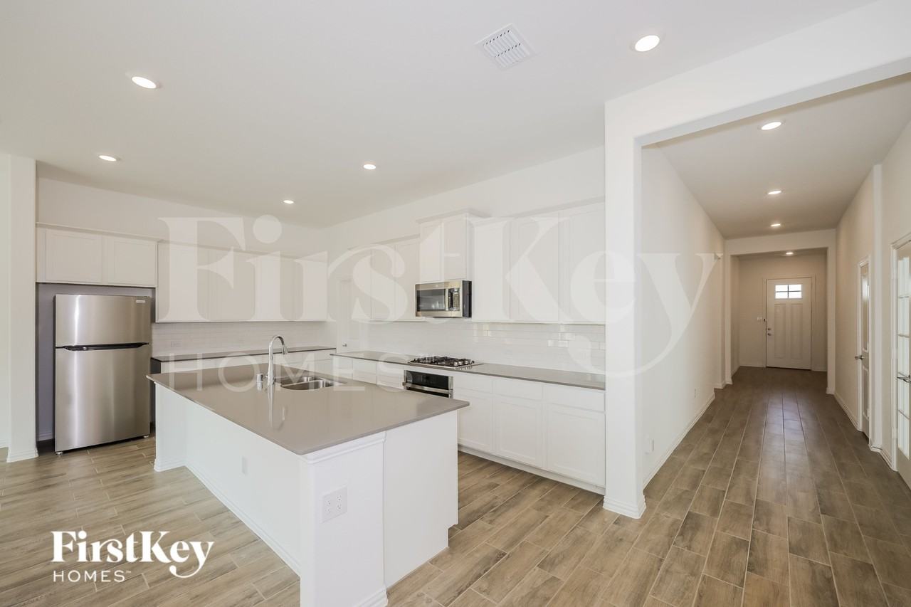 2529 Olvera Ct - Photo 3 of 16