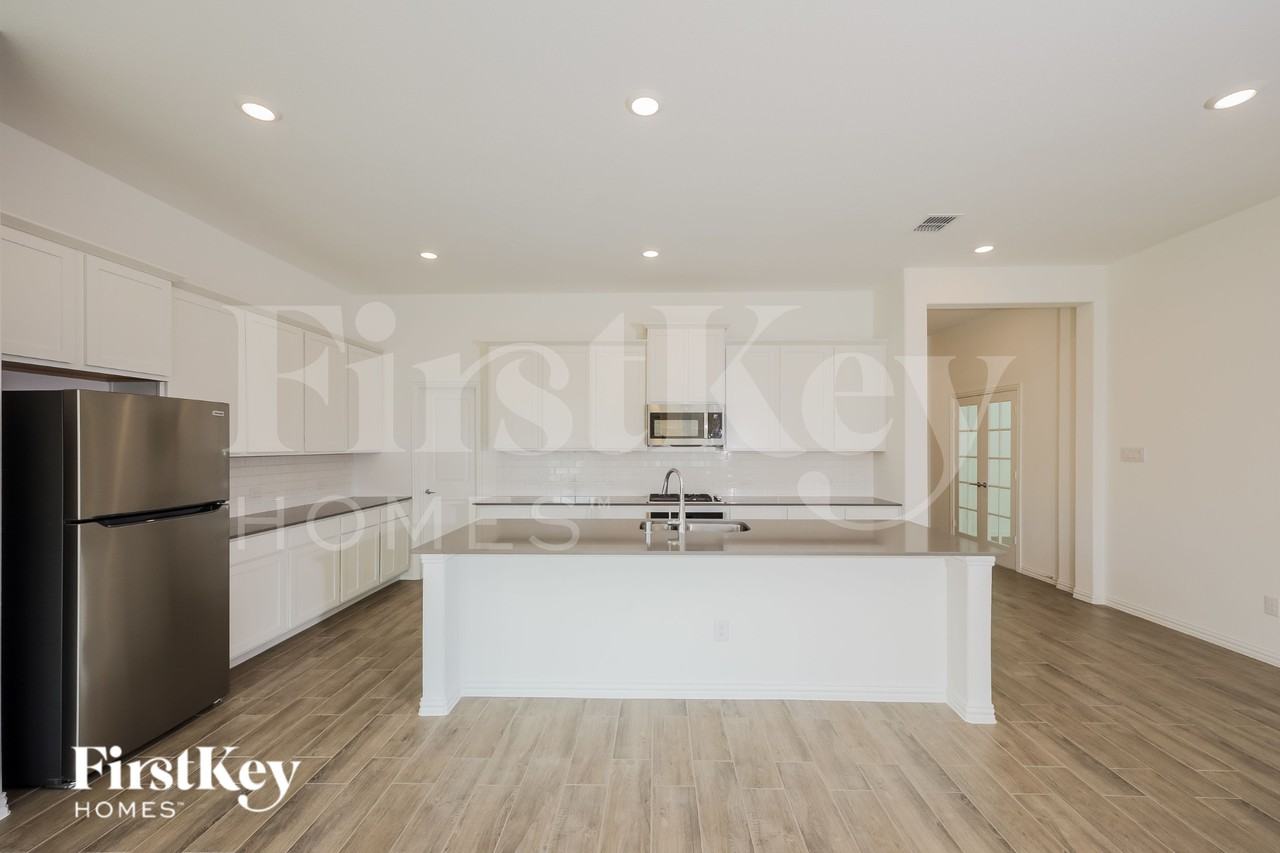 2529 Olvera Ct - Photo 4 of 16