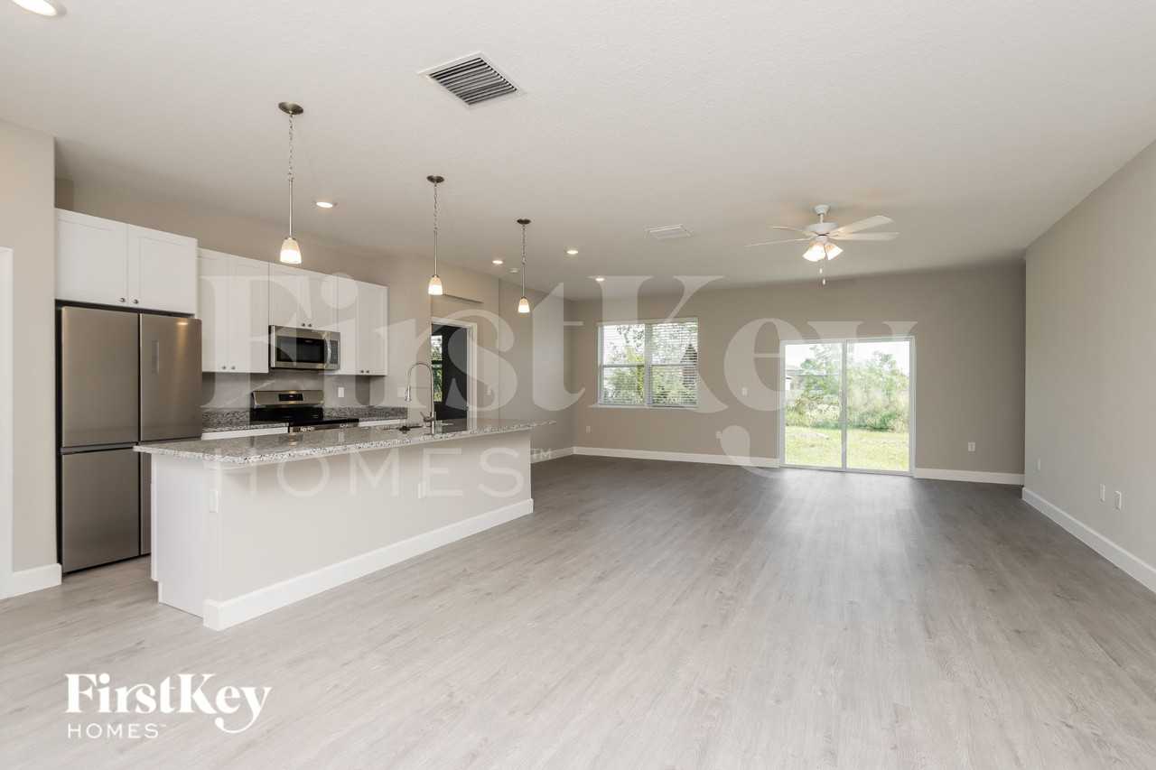 1690 San Diego St Se - Photo 3 of 16