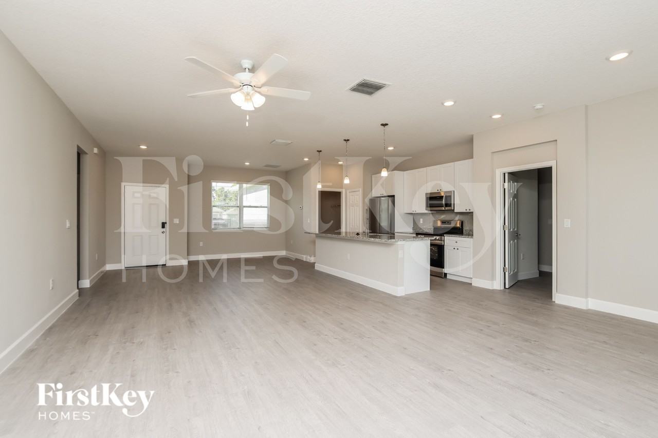 1690 San Diego St Se - Photo 4 of 16