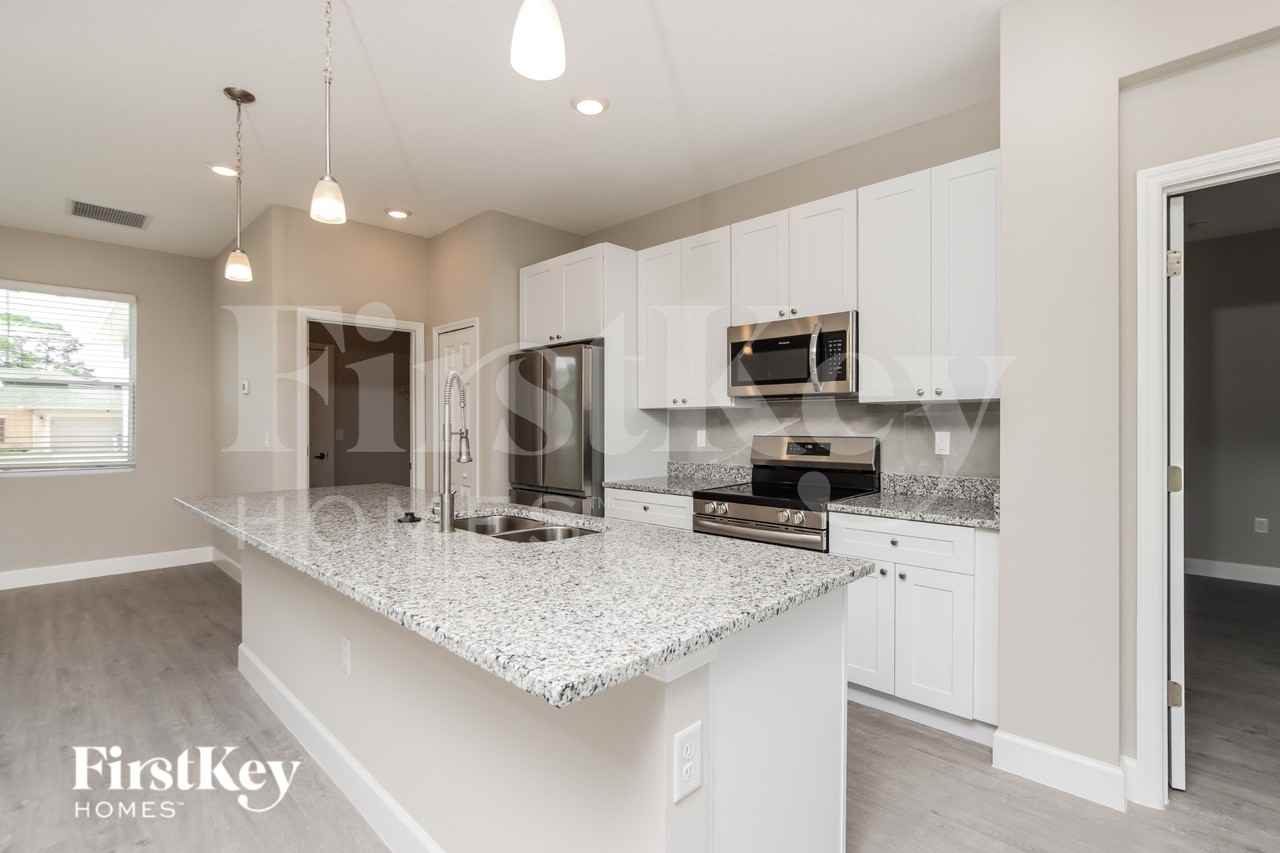 1690 San Diego St Se - Photo 5 of 16