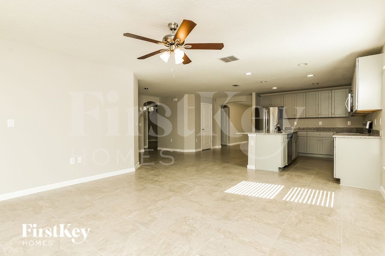 422 Earheart Dr - Photo 4 of 15