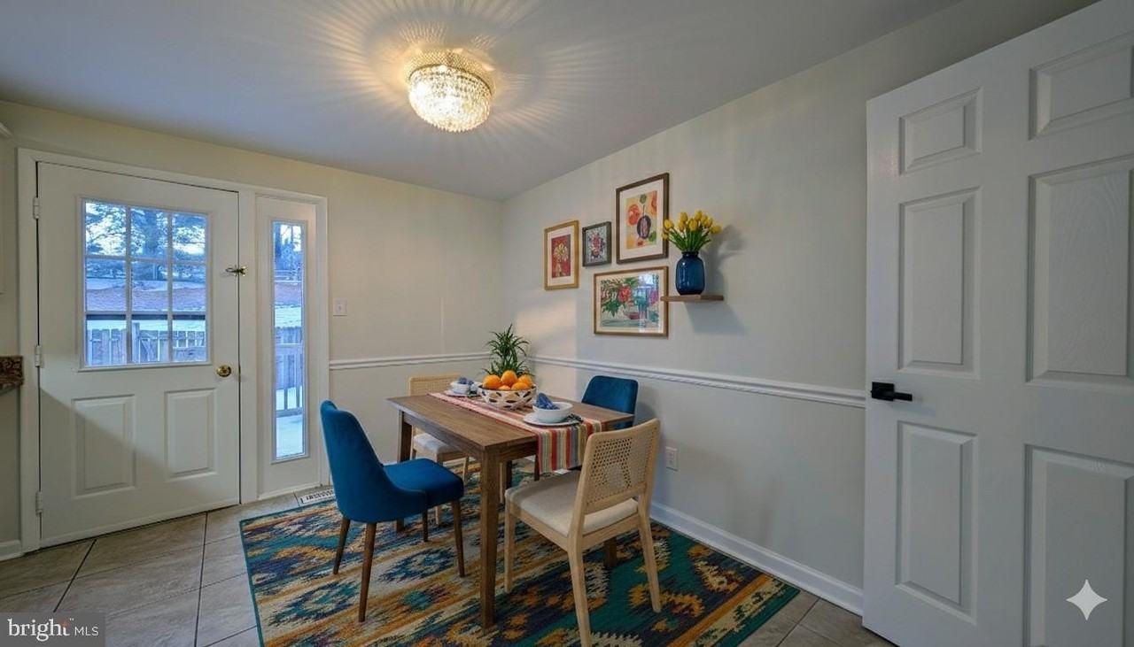 11181 Captains Walk Ct - Photo 2 of 16