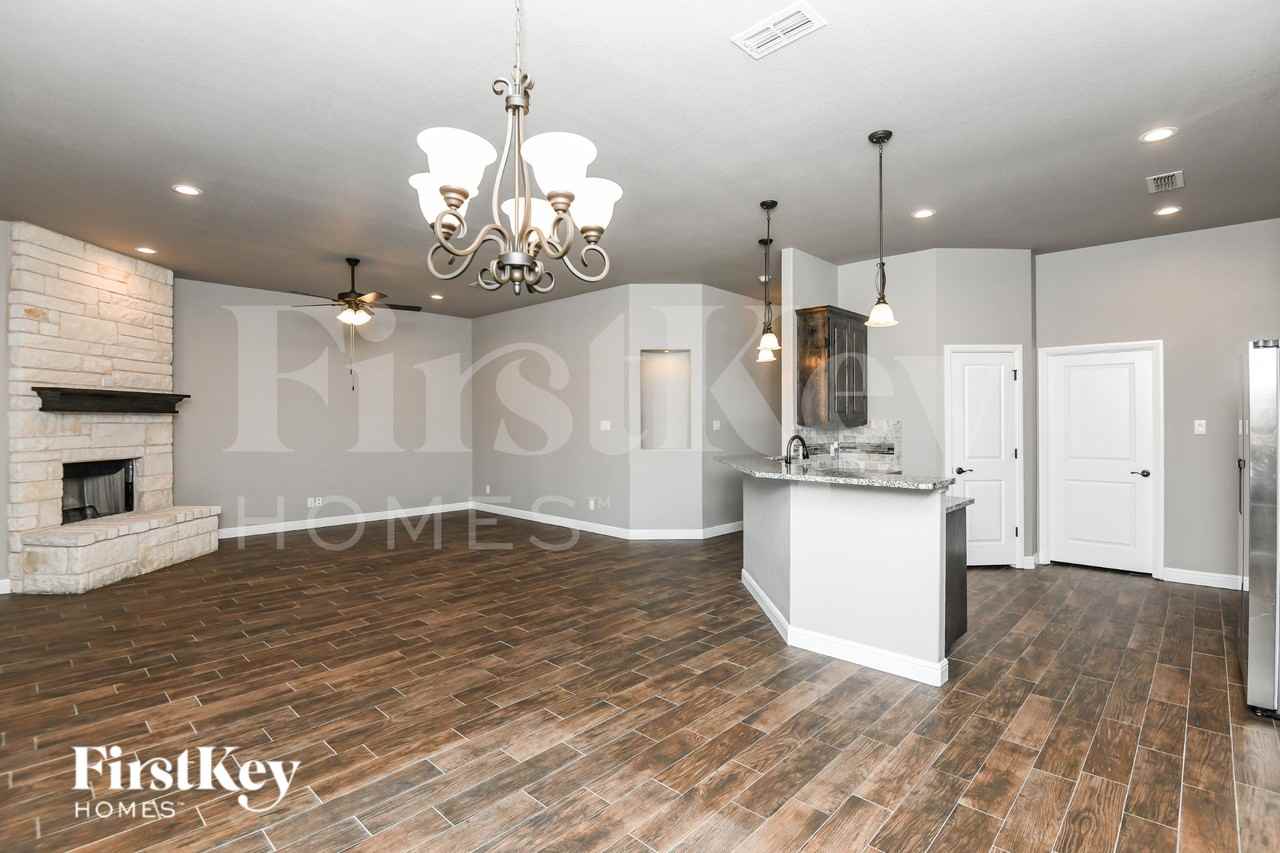 208 Mckittrick Ln - Photo 3 of 15