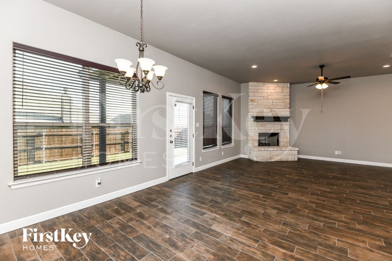 208 Mckittrick Ln - Photo 4 of 15