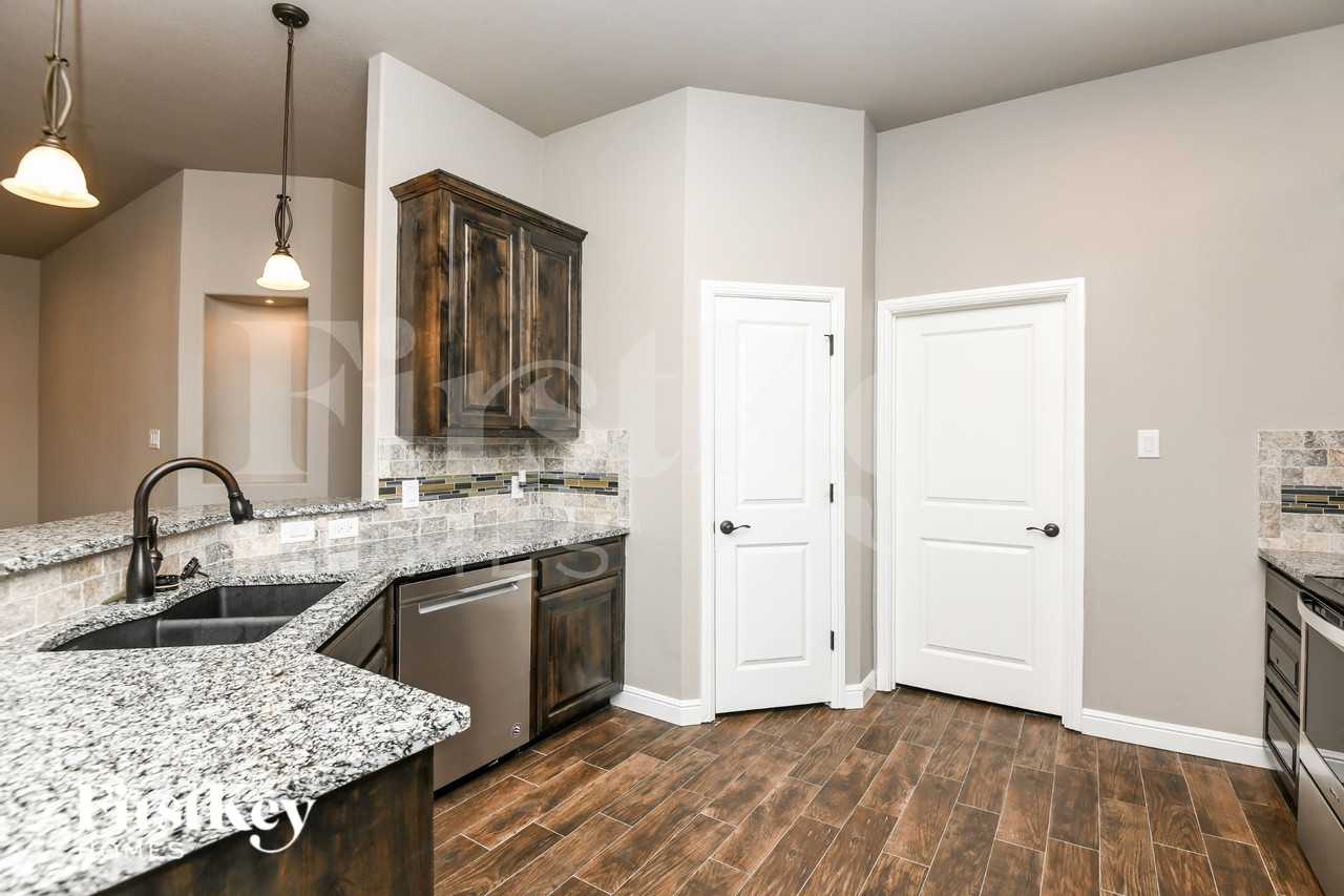 208 Mckittrick Ln - Photo 5 of 15