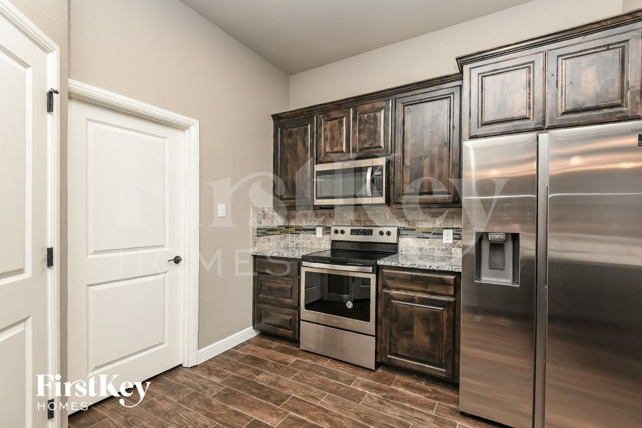 208 Mckittrick Ln - Photo 6 of 15