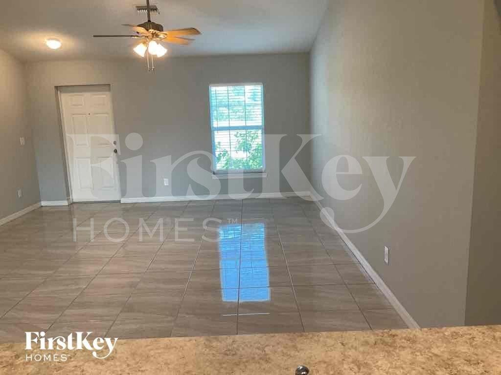 1706 Nw 26th St - Photo 2 of 8