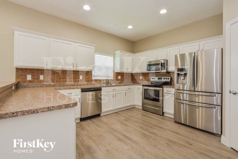 109 8Th Street - Photo 5 of 15