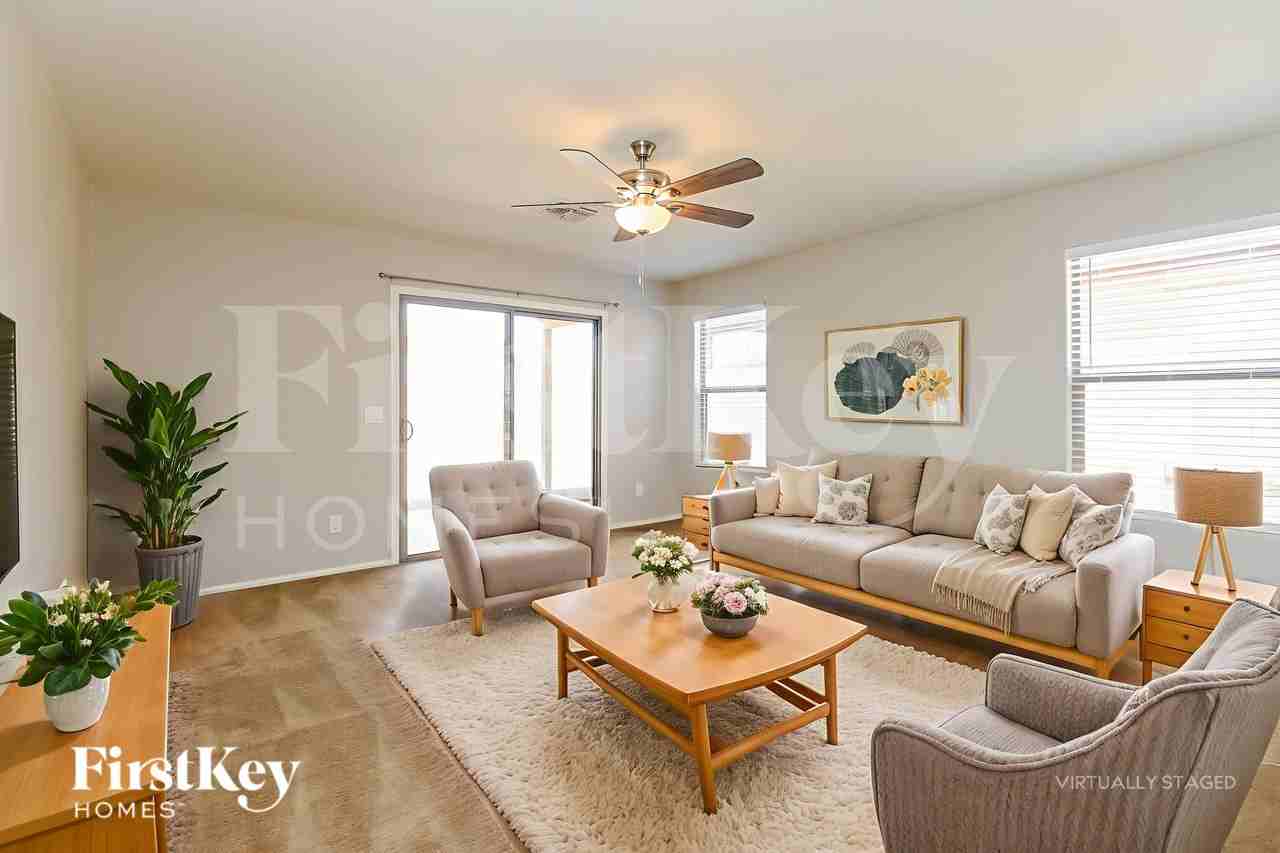 1742 E Leslie Ave - Photo 4 of 19