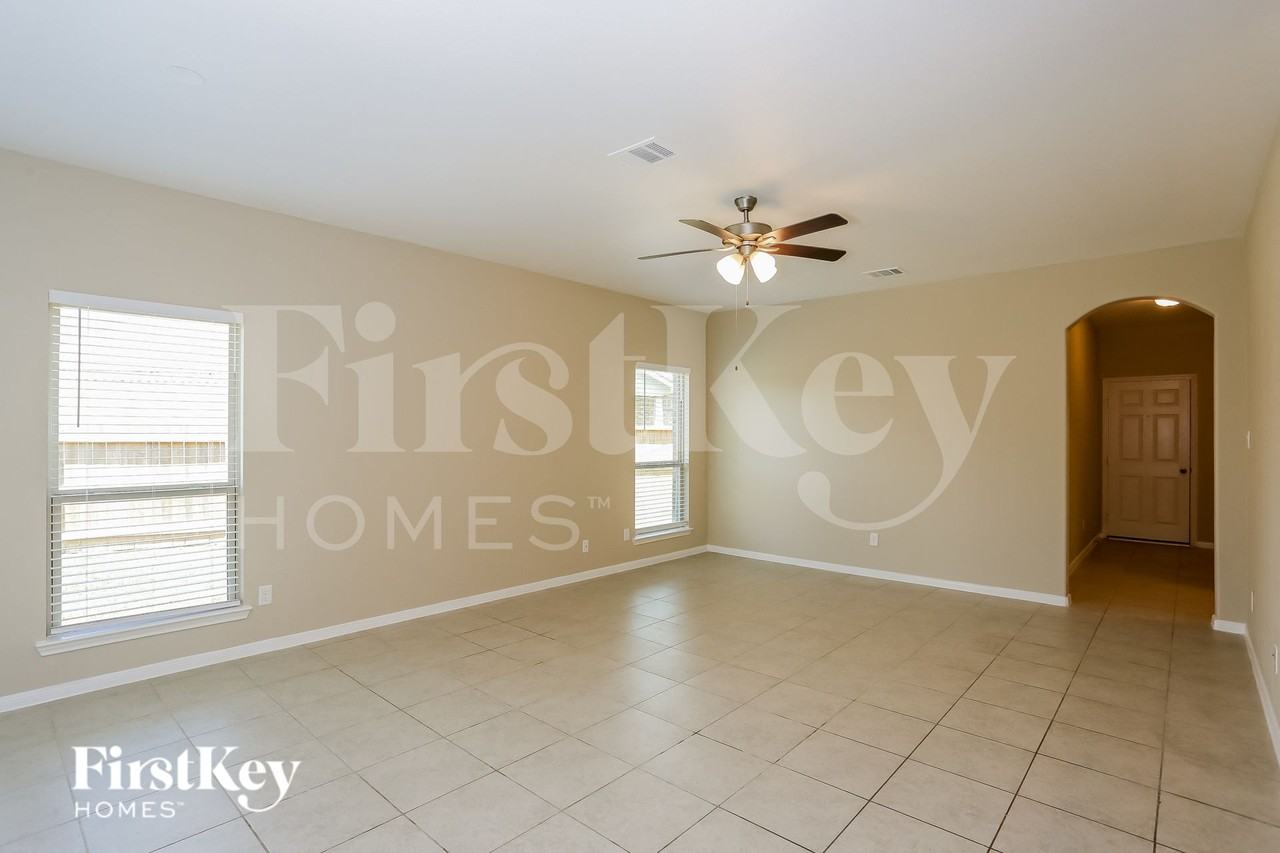 12934 Crombie Dr - Photo 3 of 15