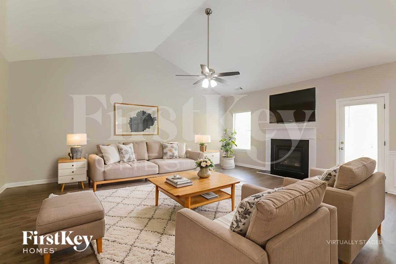 566 Massey Ct - Photo 3 of 18