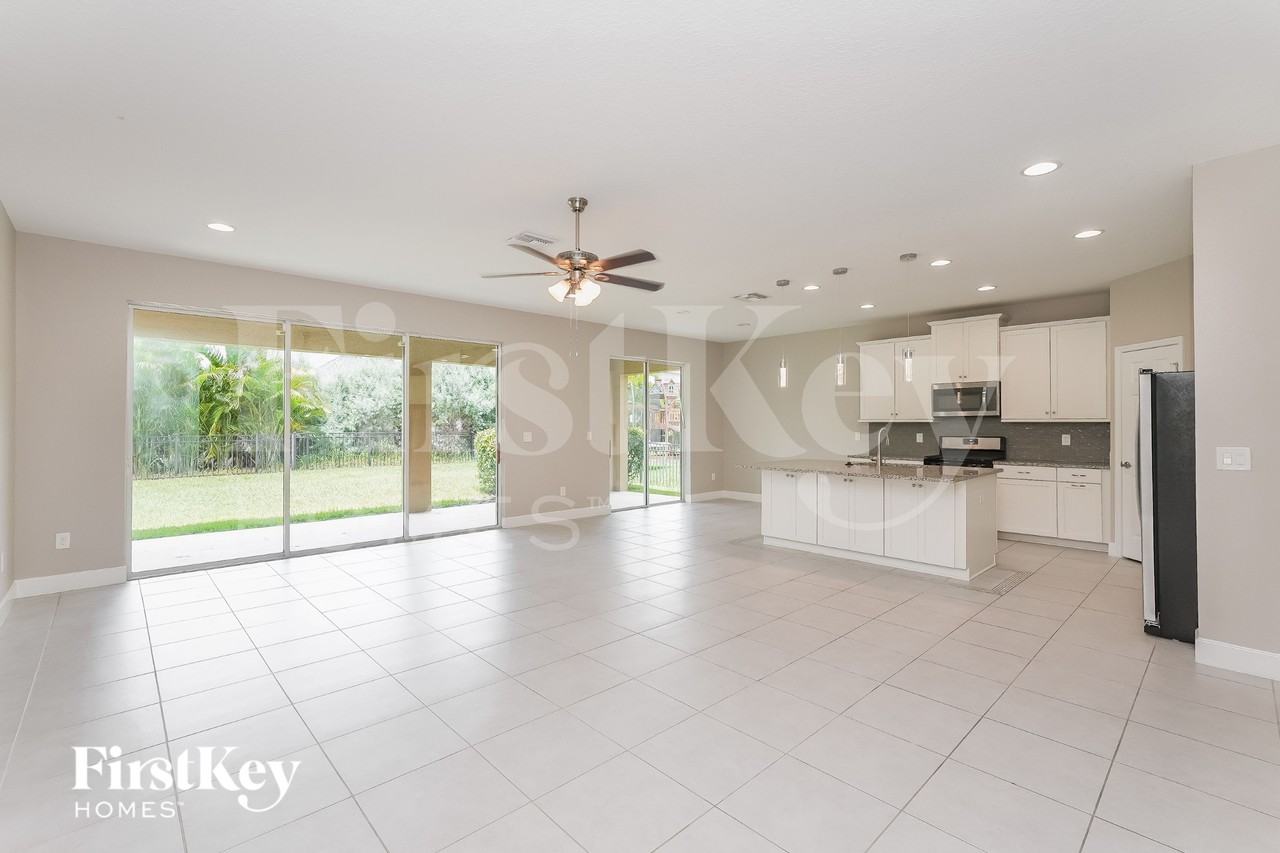 7512 Lantern Park Ave - Photo 3 of 15