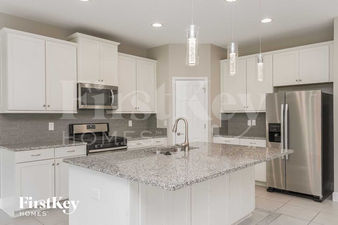 7512 Lantern Park Ave - Photo 5 of 15