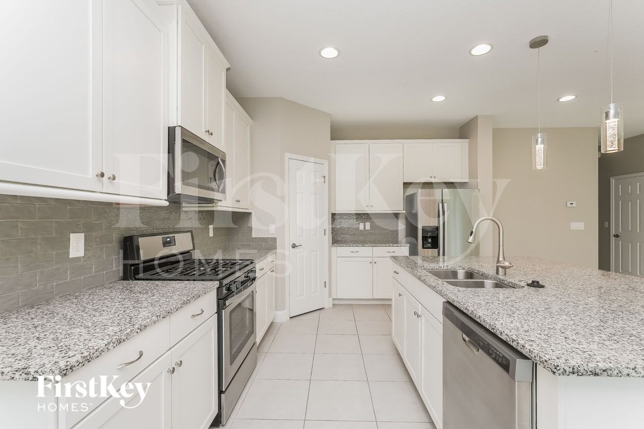 7512 Lantern Park Ave - Photo 6 of 15