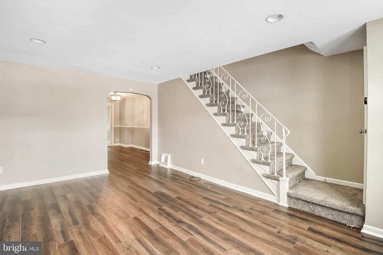 807 Surrey Ln - Photo 2 of 16