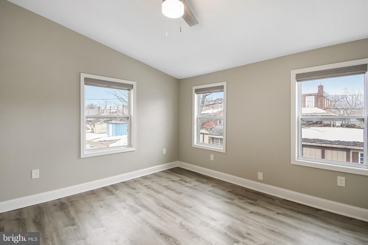 807 Surrey Ln - Photo 6 of 16