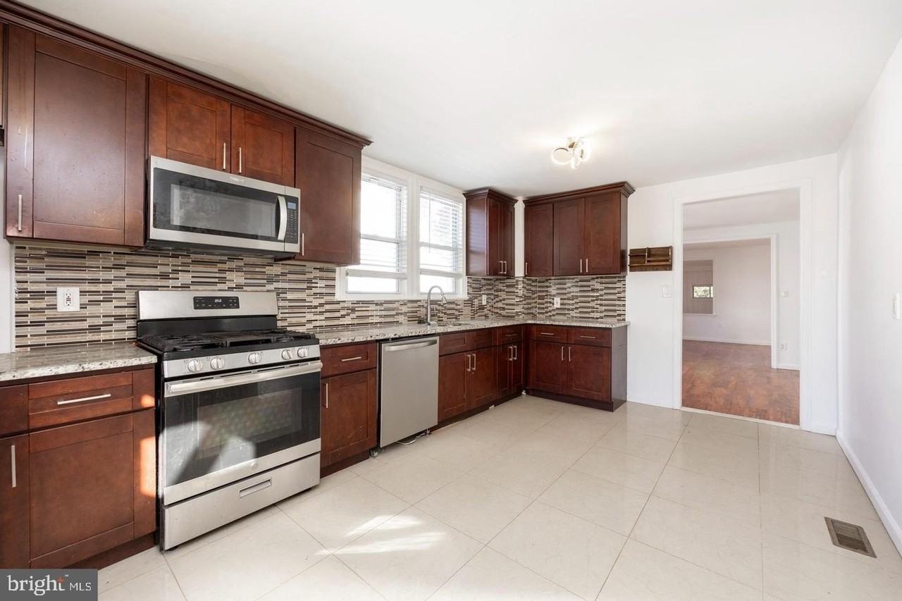 608 Bethel Ave - Photo 4 of 28