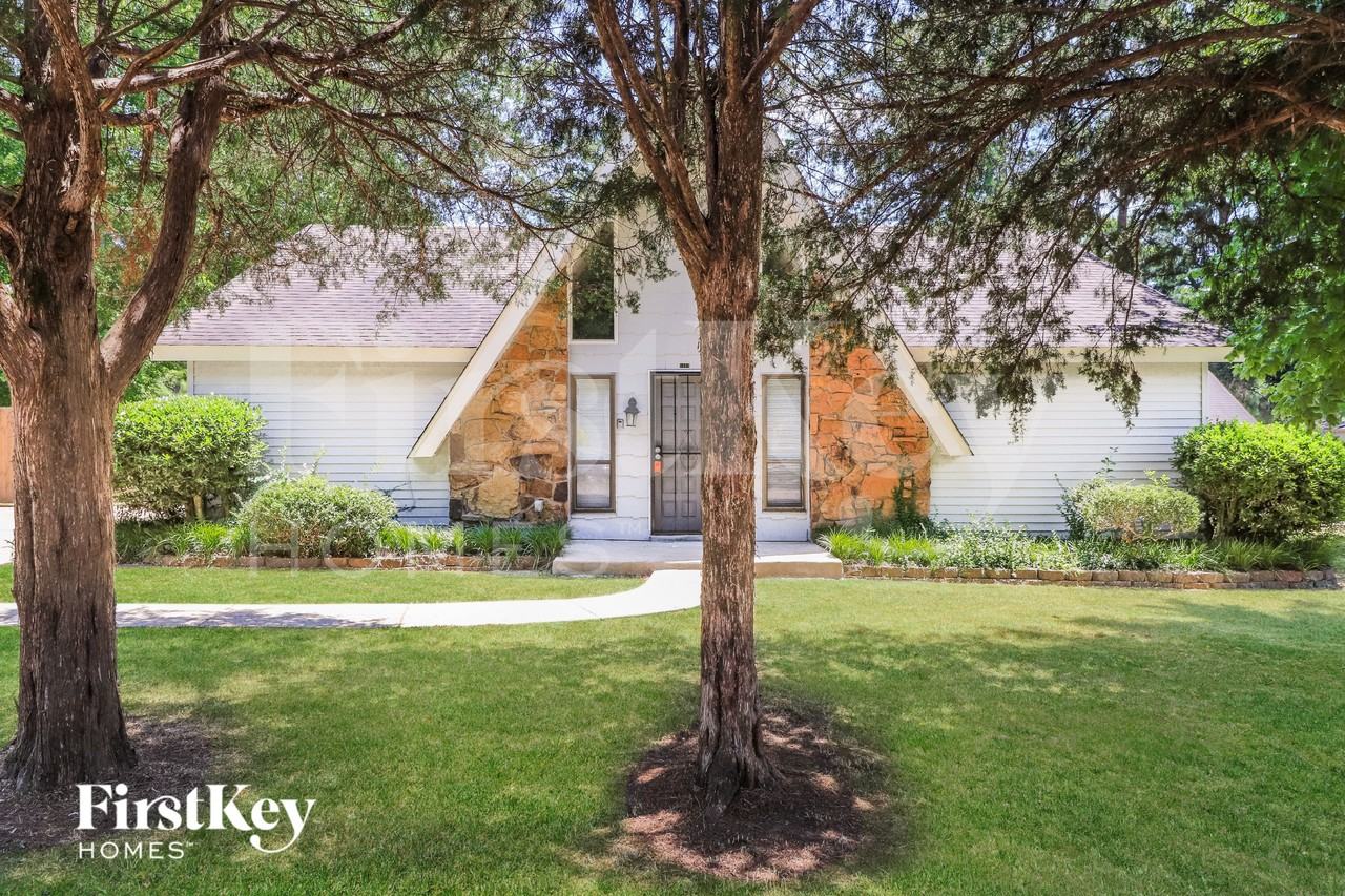 6041 Colonyhill Dr - Photo 2 of 15