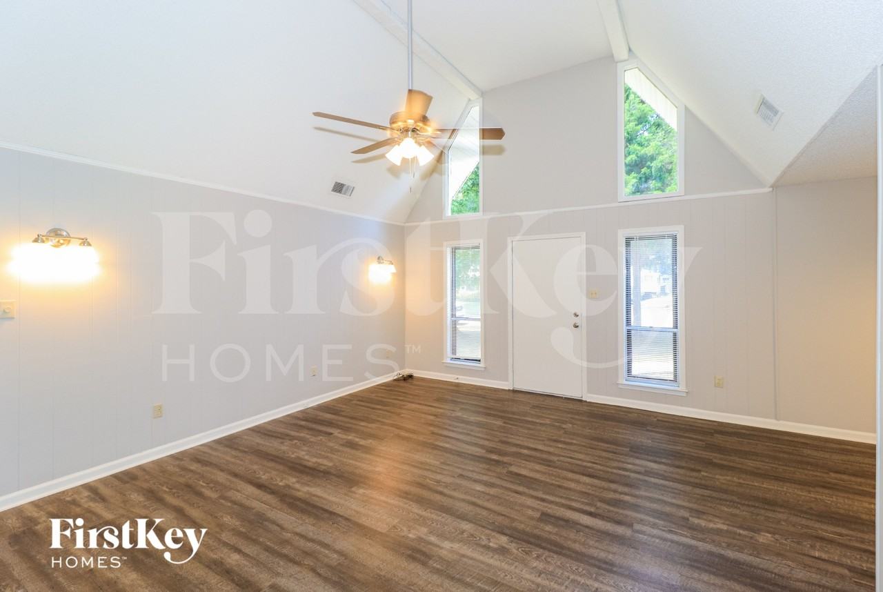 6041 Colonyhill Dr - Photo 4 of 15