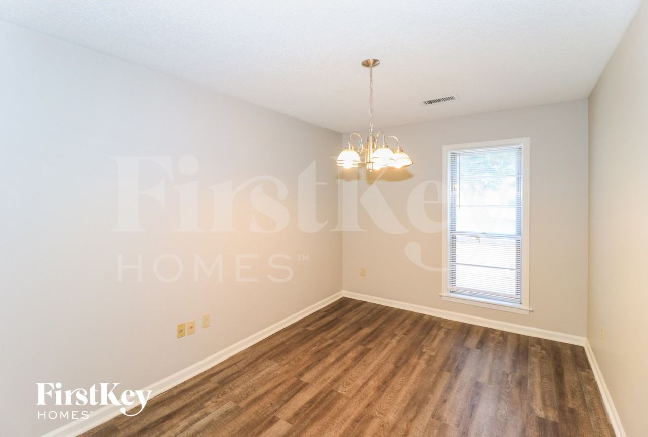 6041 Colonyhill Dr - Photo 5 of 15