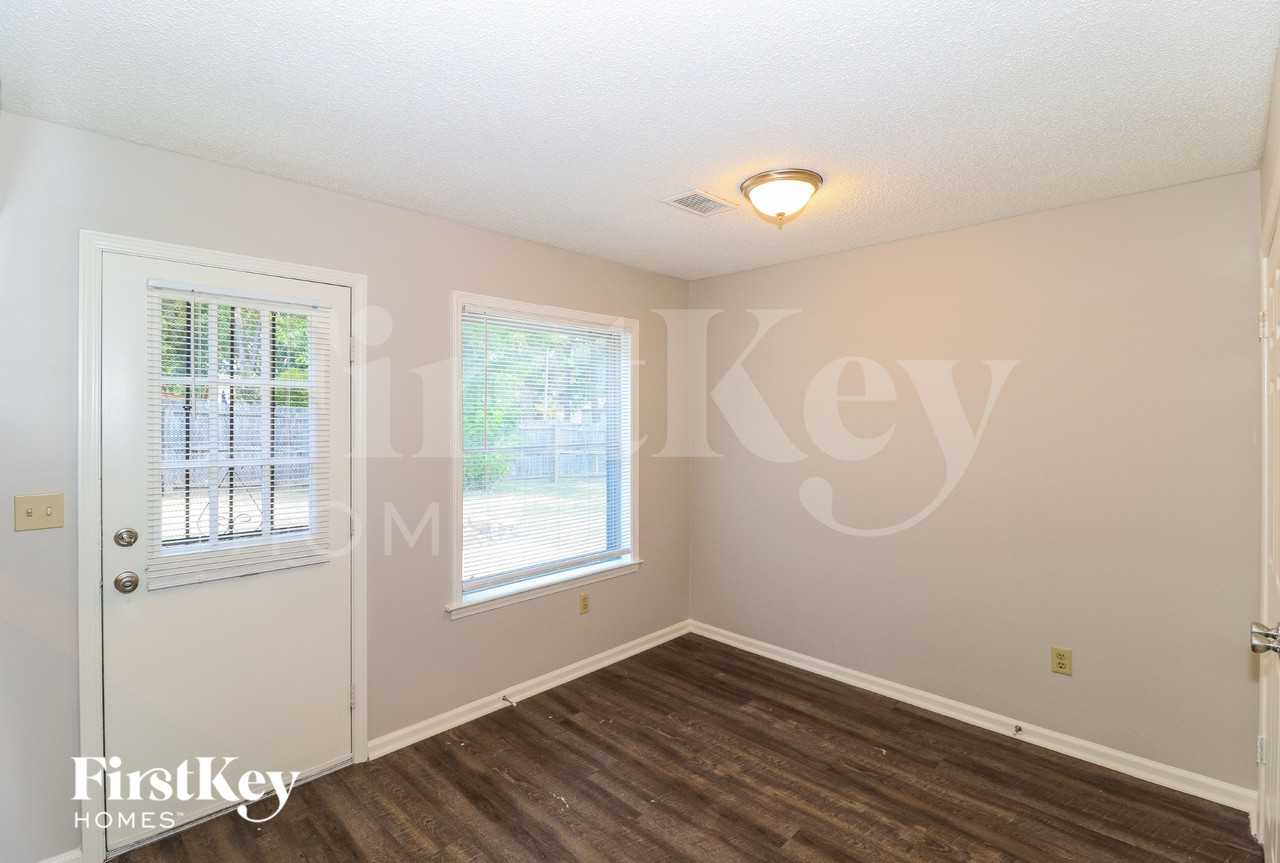 6041 Colonyhill Dr - Photo 6 of 15