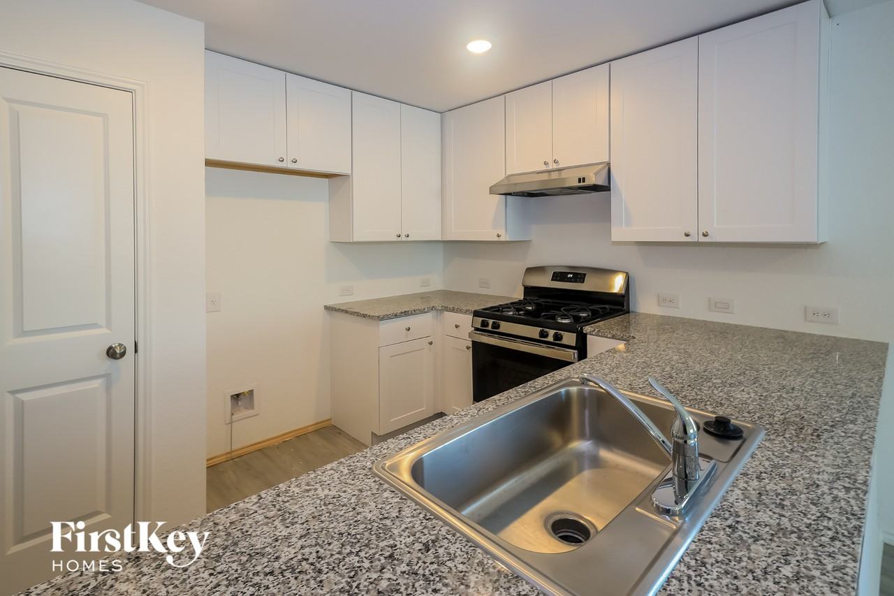 1702 Morse Way - Photo 7 of 15