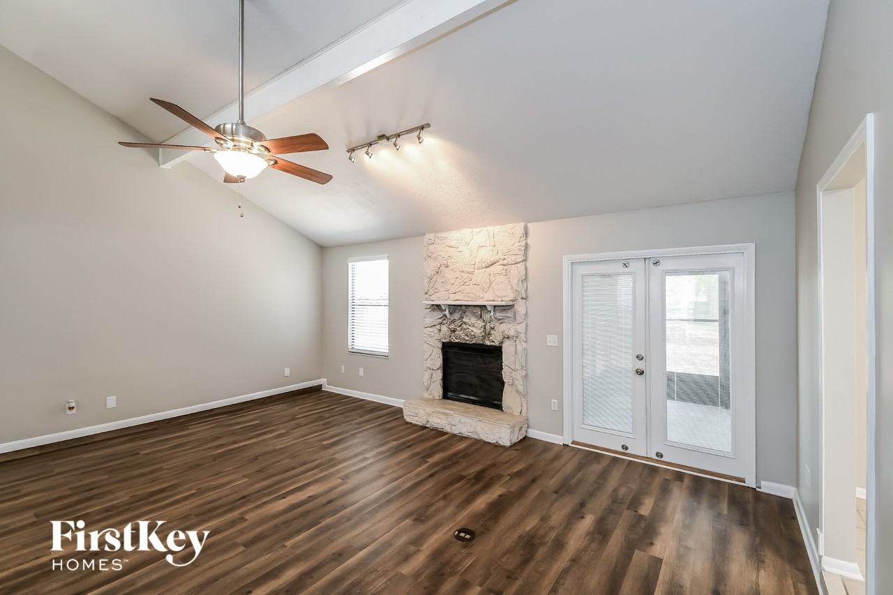 10849 Knottingby Dr - Photo 3 of 15