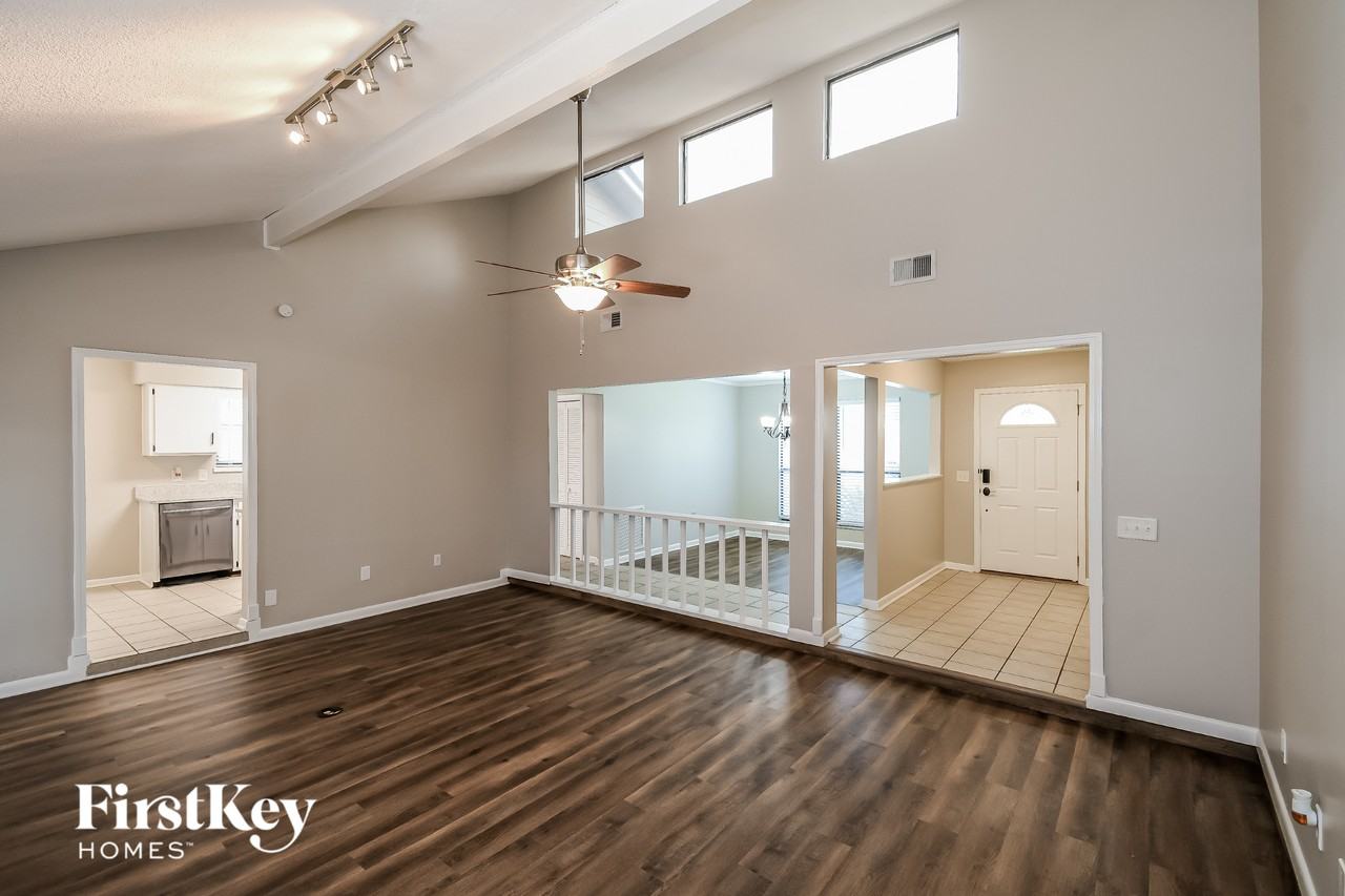 10849 Knottingby Dr - Photo 4 of 15