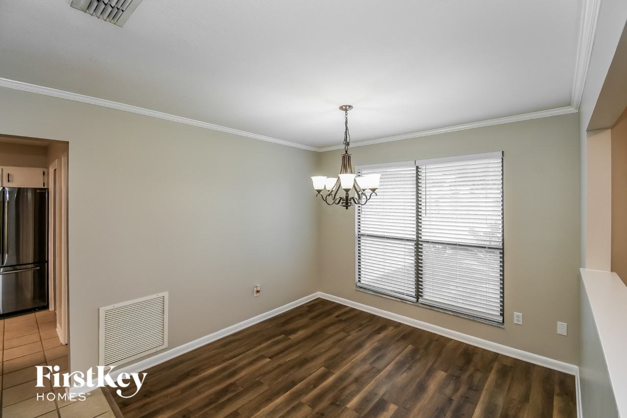 10849 Knottingby Dr - Photo 5 of 15